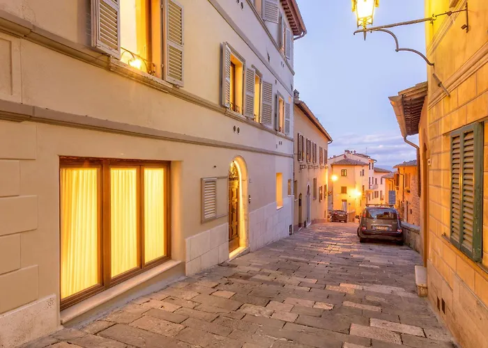 Palazzo Falcinelli Luxury Room In Montepulciano Center With Air Conditioning And Elevator