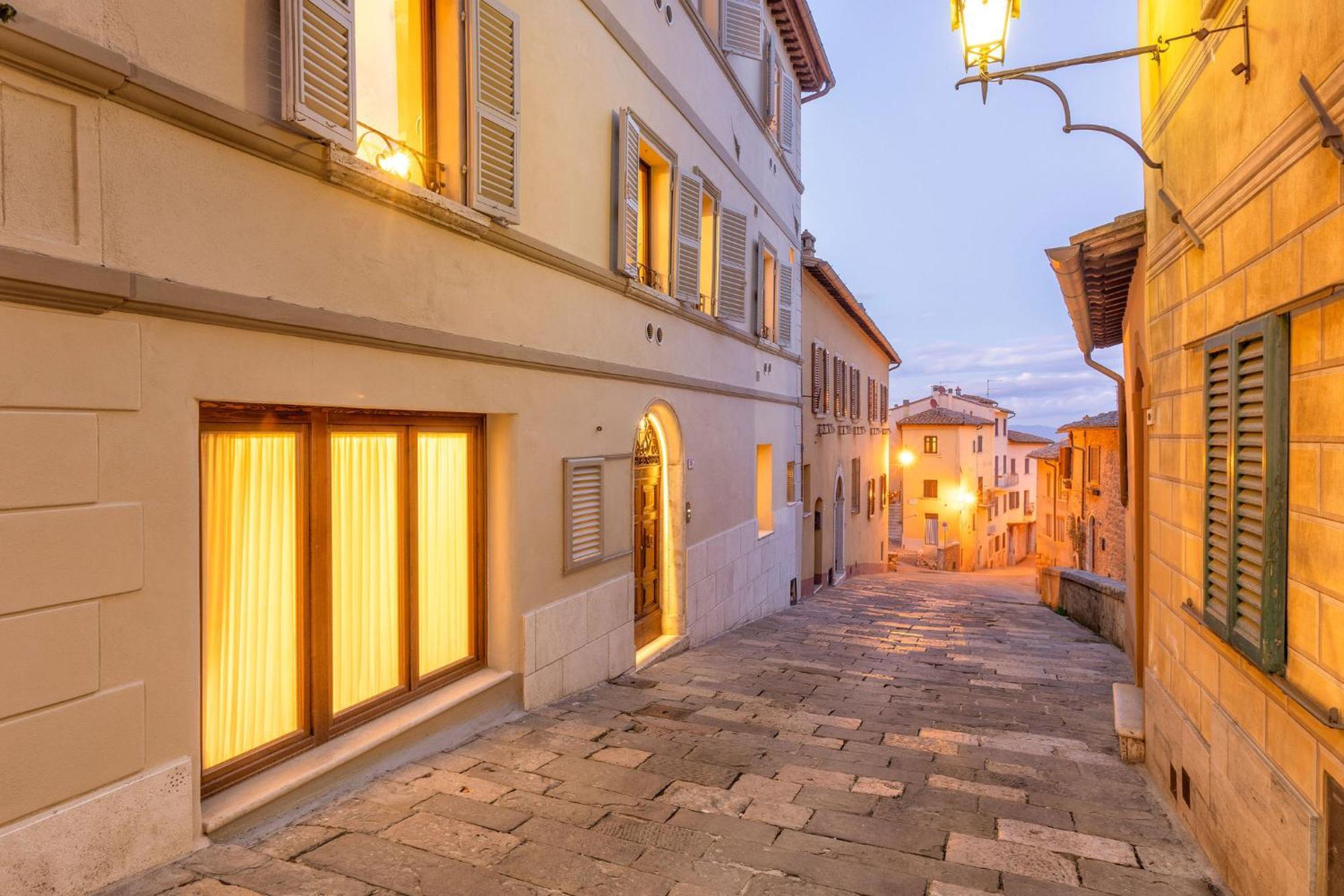 Affittacamere Palazzo Falcinelli Luxury In Center With Air Conditioning And Elevator Montepulciano Stazione