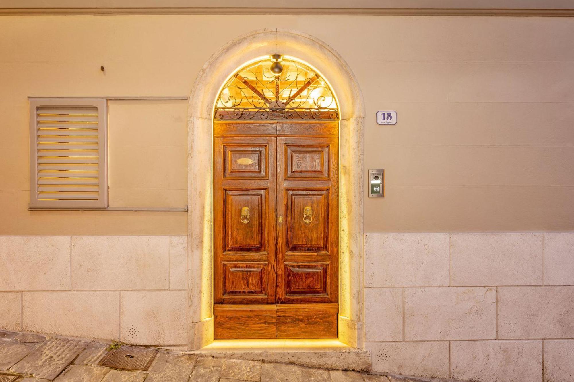 Guest house Palazzo Falcinelli Luxury In Center With Air Conditioning And Elevator *