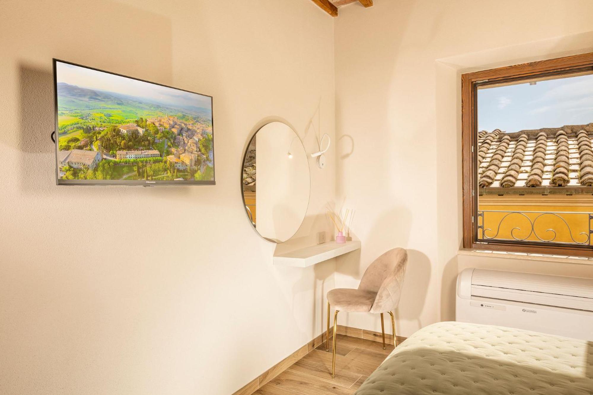 Guest house Palazzo Falcinelli Luxury In Center With Air Conditioning And Elevator