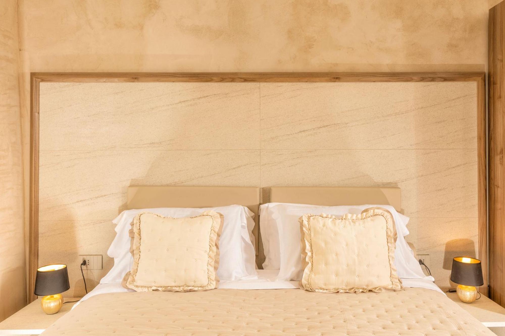 Guest house Palazzo Falcinelli Luxury In Center With Air Conditioning And Elevator