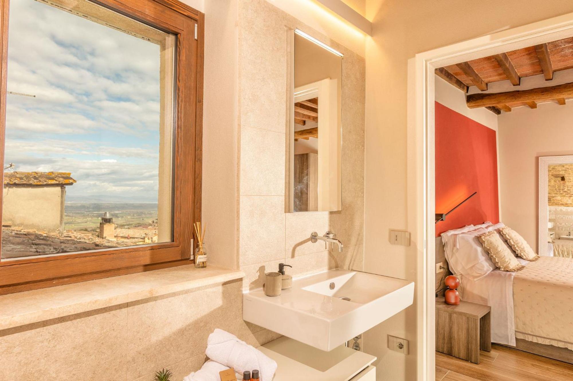 Palazzo Falcinelli Luxury In Center With Air Conditioning And Elevator Guest house