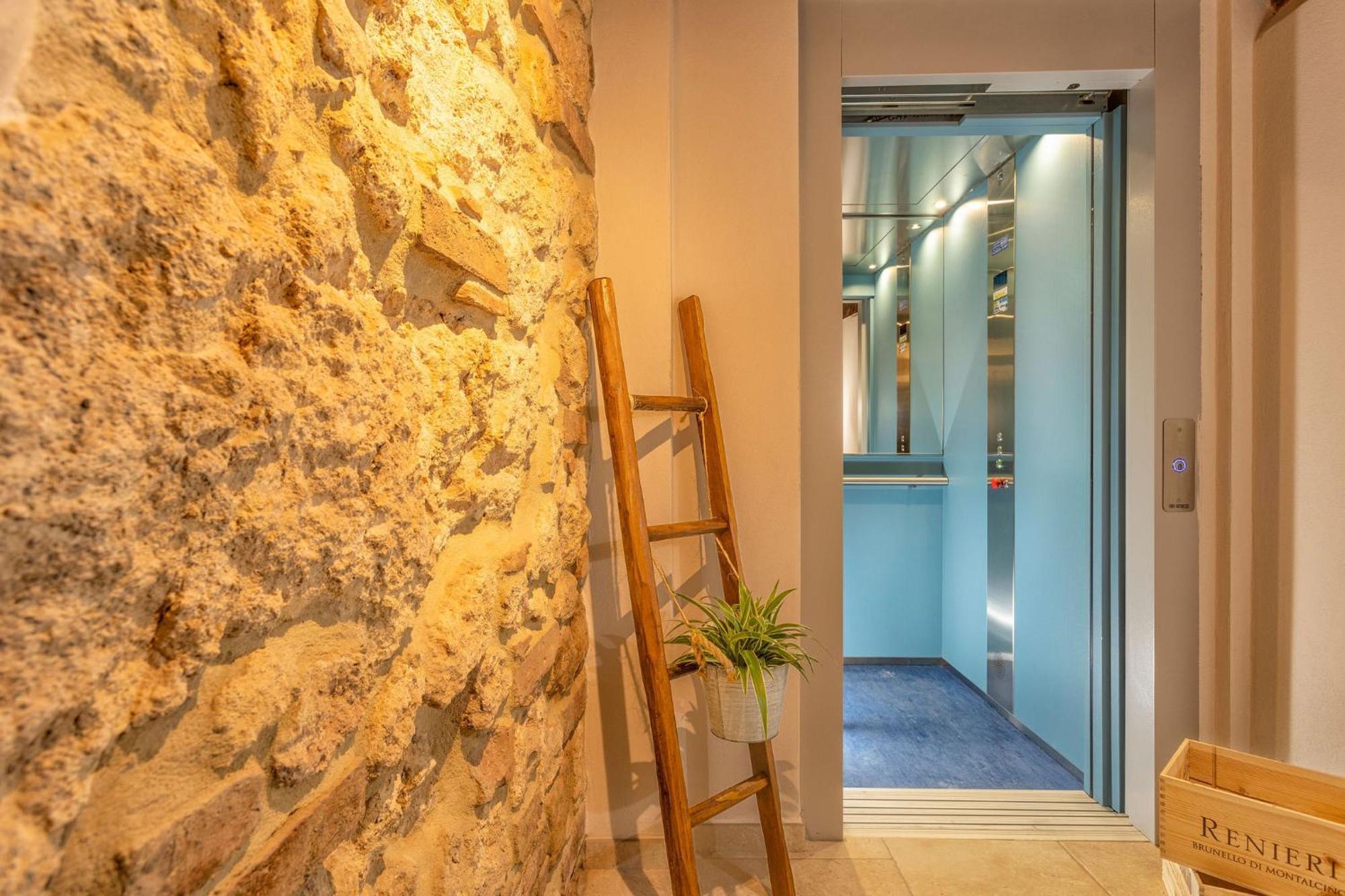 Palazzo Falcinelli Luxury In Center With Air Conditioning And Elevator *